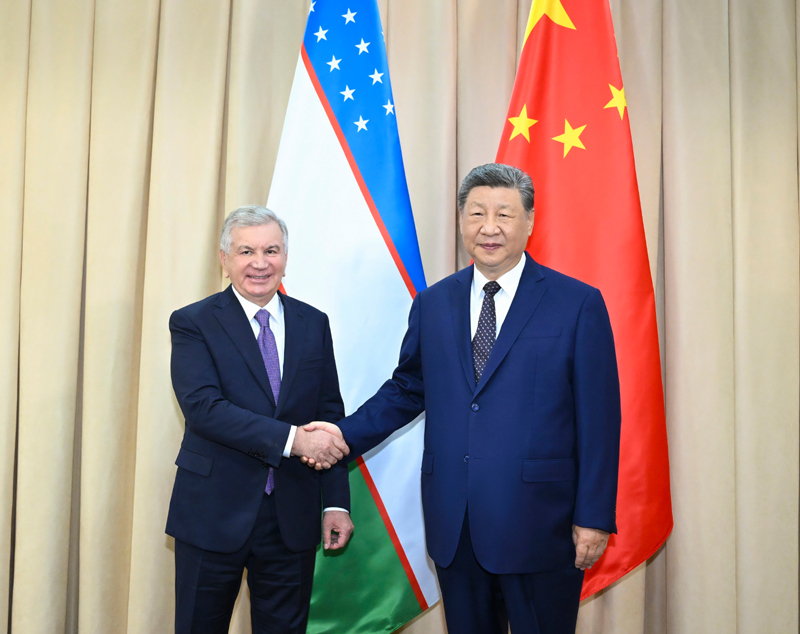 当地时间8月31日下午，国家主席习近平在比什凯克出席2026年上海合作组织峰会期间会见乌兹别克斯坦总统米尔济约耶夫。图片来源：新华网