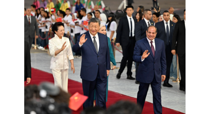 习近平抵达开罗对埃及进行国事访问