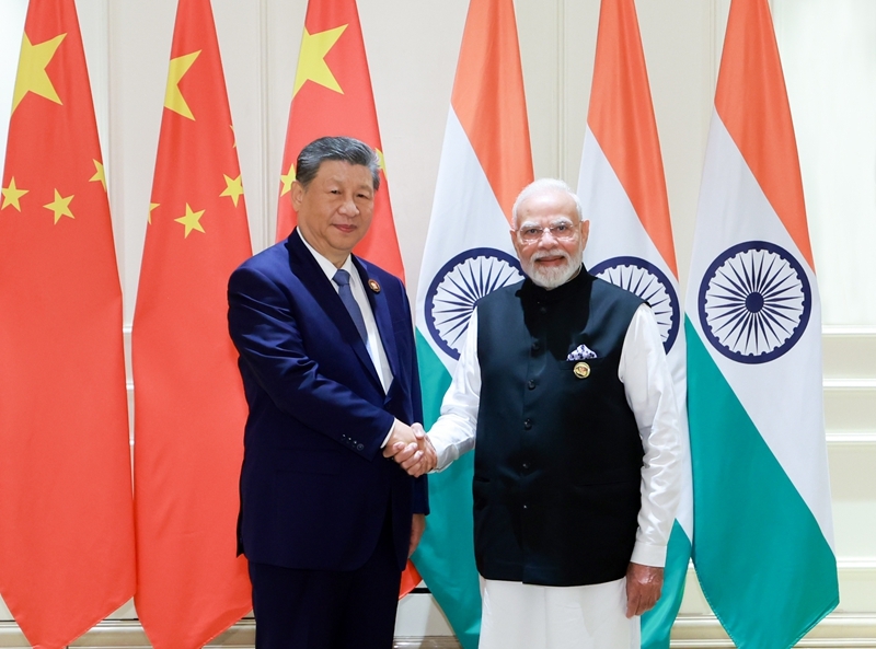 当地时间9月12日下午，国家主席习近平在印度新德里出席金砖国家领导人第十八次会晤期间会见印度总理莫迪。图片来源：新华网
