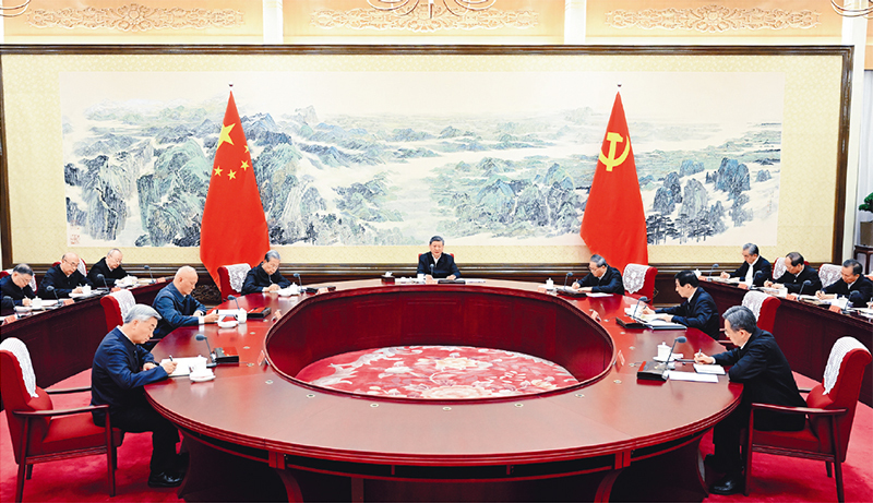 2025年12月25日至26日,中共中央政治局召开民主生活会,中共中央总书记习近平主持会议并发表重要讲话。图片来源:新华网 2025年12月25日至26日,中共中央政治局召开民主生活会,中共中央总书记习近平主持会议并发表重要讲话。图片来源:新华网